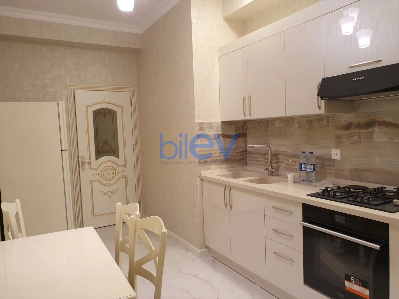 Aylıq Kirayə 3 otaqlı Yeni Tikili bina evi  126m², Bakı