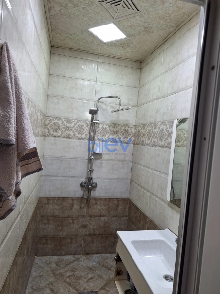 Satış 5 otaqlı Köhnə Tikili bina evi  111m², Bakı