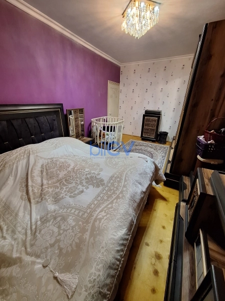 Satış 5 otaqlı Köhnə Tikili bina evi  111m², Bakı