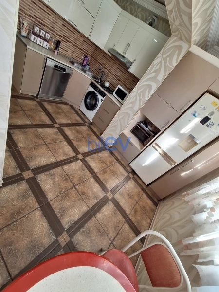 Satış 5 otaqlı Köhnə Tikili bina evi  111m², Bakı