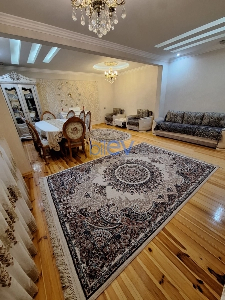 Satış 5 otaqlı Köhnə Tikili bina evi  111m², Bakı
