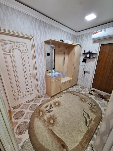 Satış 5 otaqlı Köhnə Tikili bina evi  111m², Bakı
