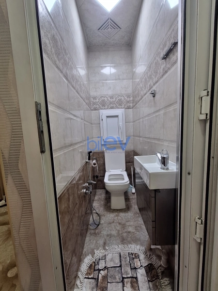Satış 5 otaqlı Köhnə Tikili bina evi  111m², Bakı