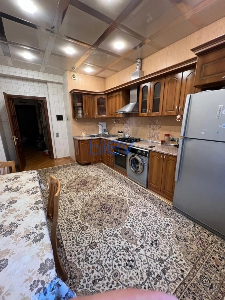 Aylıq Kirayə 3 otaqlı Yeni Tikili bina evi  151m², Bakı