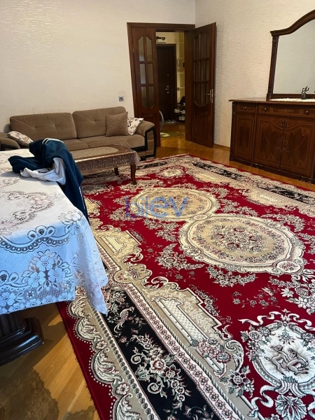 Aylıq Kirayə 3 otaqlı Yeni Tikili bina evi  151m², Bakı