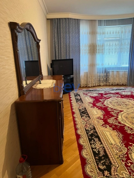 Aylıq Kirayə 3 otaqlı Yeni Tikili bina evi  151m², Bakı