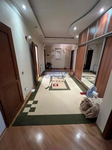 Aylıq Kirayə 3 otaqlı Yeni Tikili bina evi  151m², Bakı