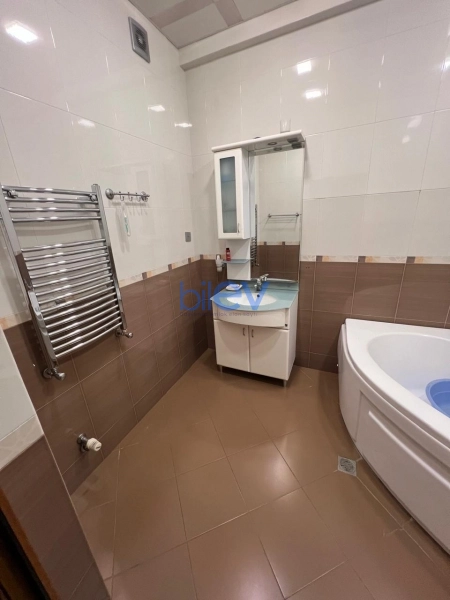Aylıq Kirayə 3 otaqlı Yeni Tikili bina evi  151m², Bakı