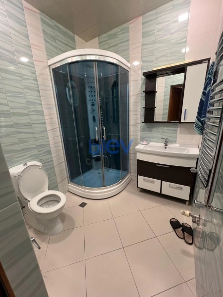 Aylıq Kirayə 3 otaqlı Yeni Tikili bina evi  151m², Bakı