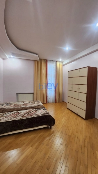 Aylıq Kirayə 5 otaqlı Yeni Tikili bina evi  222m², Bakı