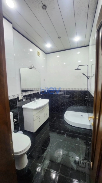 Aylıq Kirayə 5 otaqlı Yeni Tikili bina evi  222m², Bakı