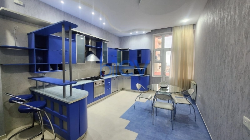 Aylıq Kirayə 5 otaqlı Yeni Tikili bina evi  222m², Bakı
