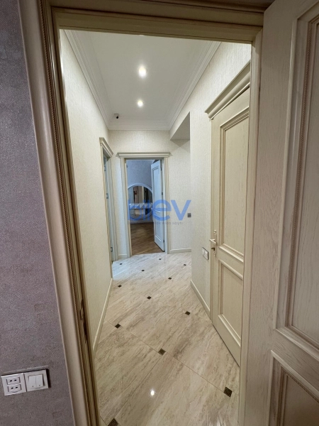 Aylıq Kirayə 2 otaqlı Yeni Tikili bina evi  110m², Bakı
