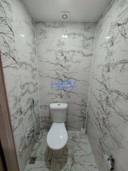 Aylıq Kirayə 4 otaqlı Yeni Tikili bina evi  97m², Bakı