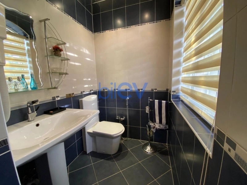 Satış 10 otaqlı Villa  800m², Bakı