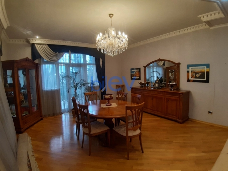 Satış 10 otaqlı Villa  800m², Bakı
