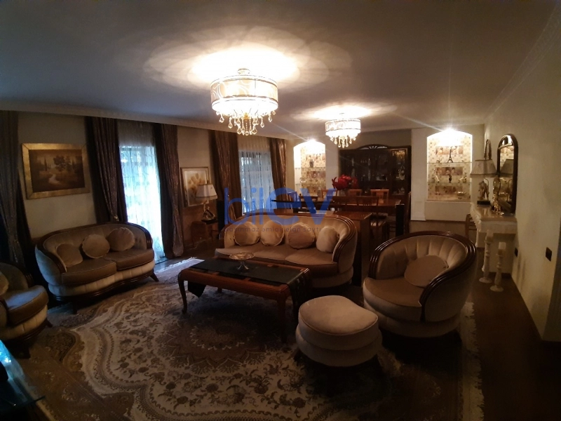 Satış 10 otaqlı Villa  800m², Bakı