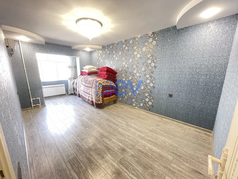 Satış 4 otaqlı Köhnə Tikili bina evi  110m², Bakı