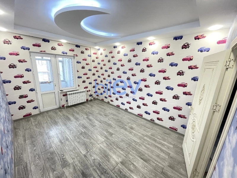 Satış 4 otaqlı Köhnə Tikili bina evi  110m², Bakı