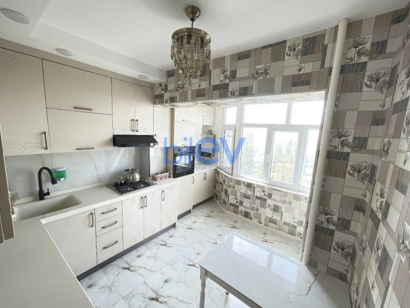 Satış 4 otaqlı Köhnə Tikili bina evi  110m², Bakı