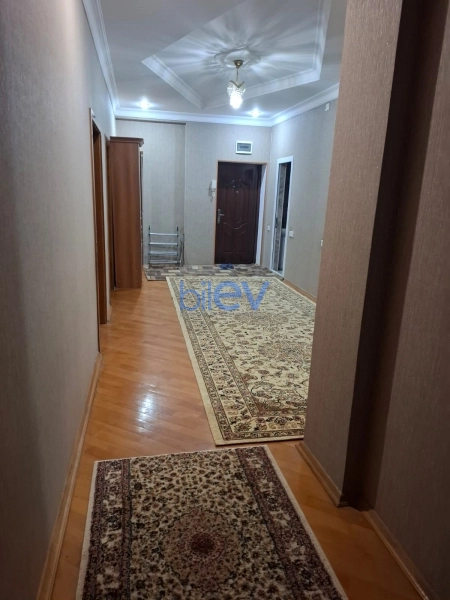 Aylıq Kirayə 3 otaqlı Yeni Tikili bina evi  115m², Bakı