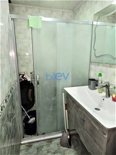 Aylıq Kirayə 3 otaqlı Köhnə Tikili bina evi  80m², Bakı