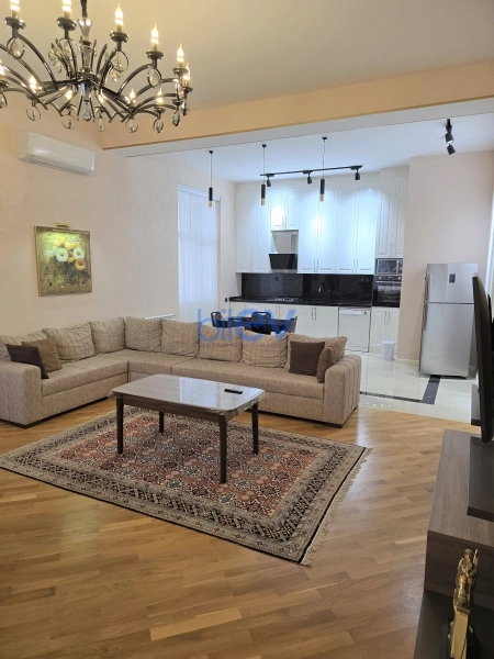 Aylıq Kirayə 3 otaqlı Yeni Tikili bina evi  130m², Bakı
