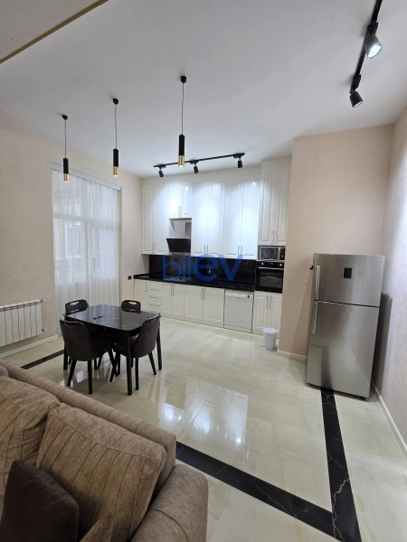 Aylıq Kirayə 3 otaqlı Yeni Tikili bina evi  130m², Bakı