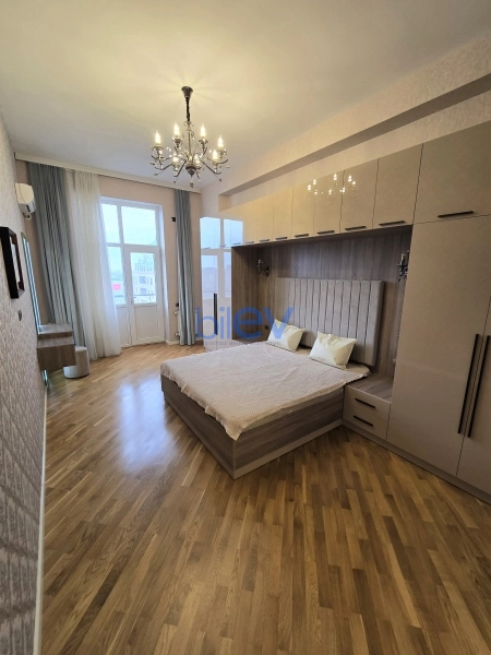 Aylıq Kirayə 3 otaqlı Yeni Tikili bina evi  130m², Bakı