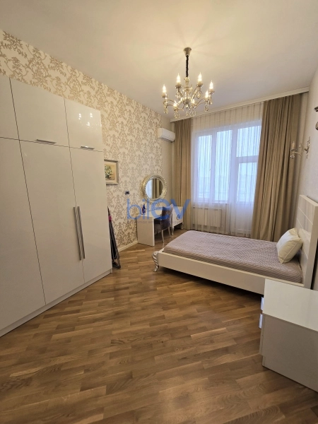 Aylıq Kirayə 3 otaqlı Yeni Tikili bina evi  130m², Bakı