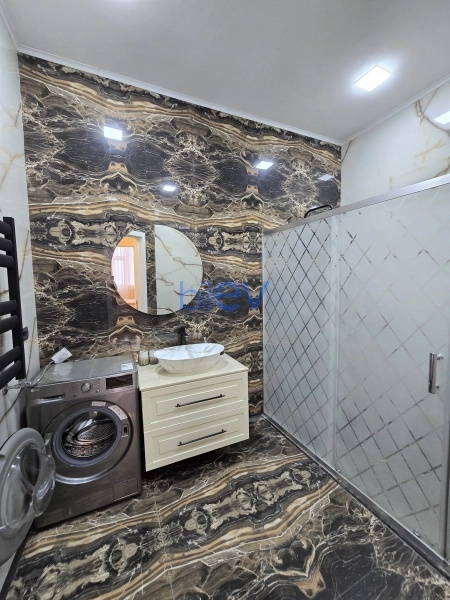 Aylıq Kirayə 3 otaqlı Yeni Tikili bina evi  130m², Bakı