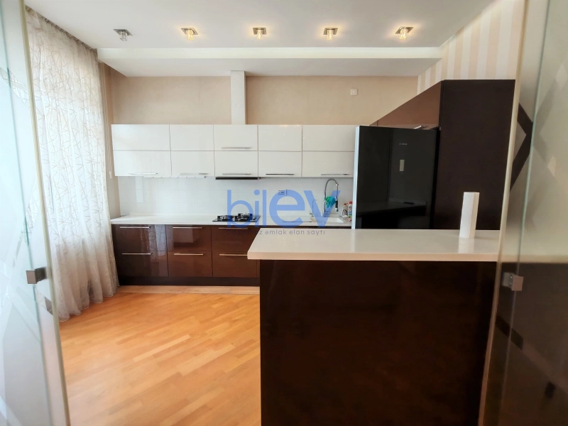 Aylıq Kirayə 4 otaqlı Yeni Tikili bina evi  176m², Bakı