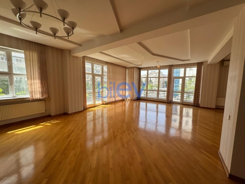 Aylıq Kirayə 4 otaqlı Yeni Tikili bina evi  150m², Bakı