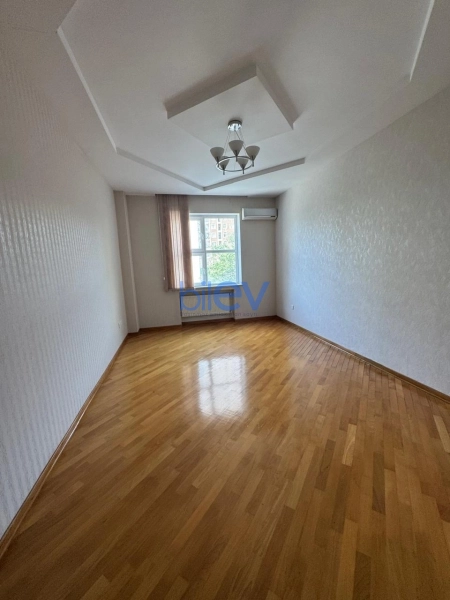 Aylıq Kirayə 4 otaqlı Yeni Tikili bina evi  150m², Bakı