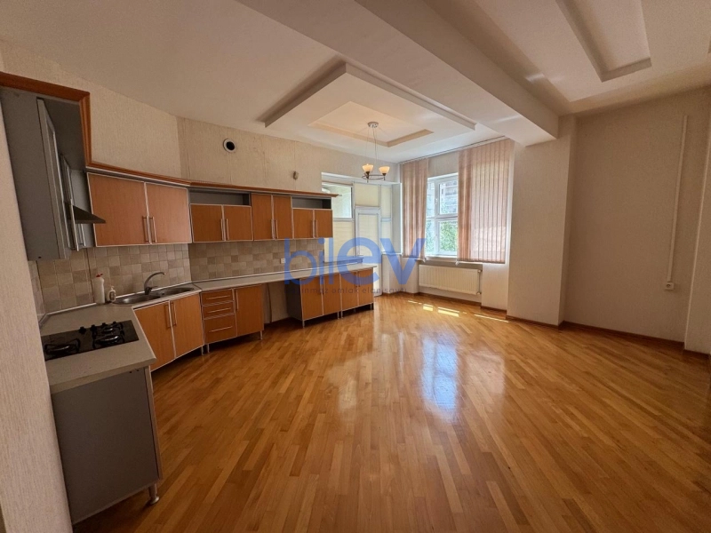 Aylıq Kirayə 4 otaqlı Yeni Tikili bina evi  150m², Bakı