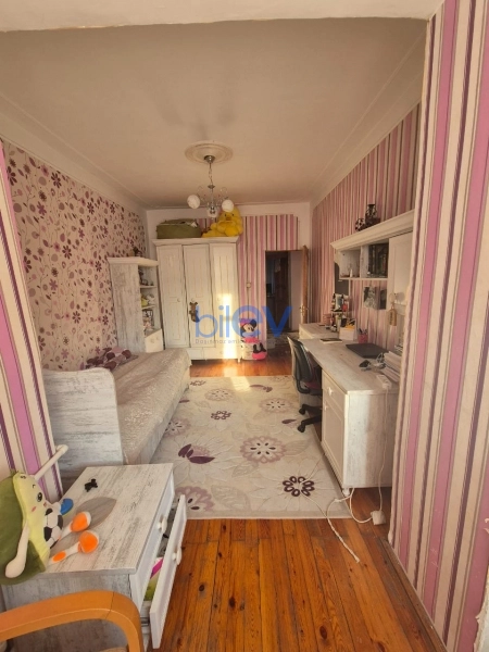 Satış 4 otaqlı Köhnə Tikili bina evi  93m², Bakı