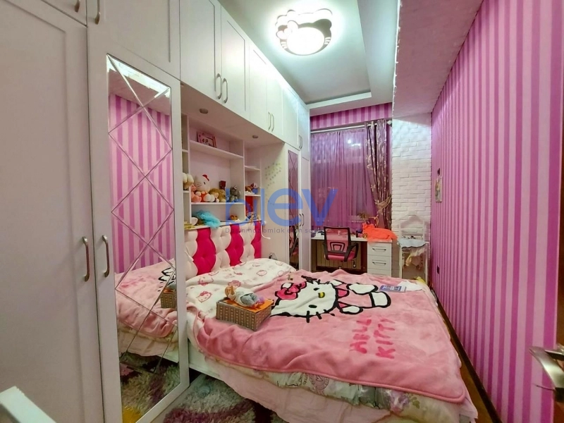Aylıq Kirayə 3 otaqlı Yeni Tikili bina evi  130m², Bakı