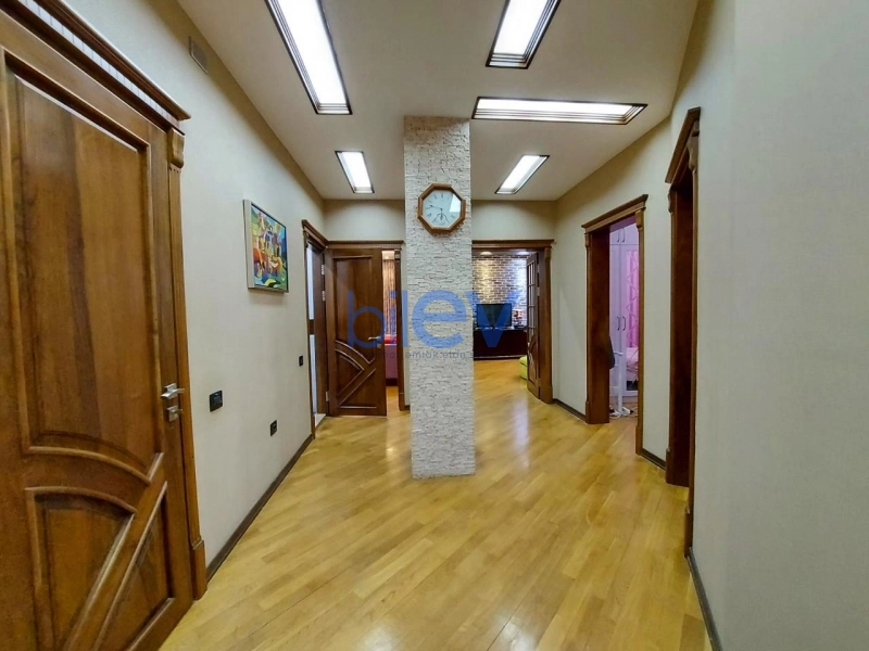 Aylıq Kirayə 3 otaqlı Yeni Tikili bina evi  130m², Bakı