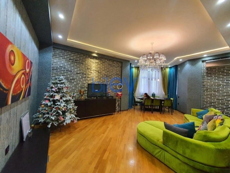 Aylıq Kirayə 3 otaqlı Yeni Tikili bina evi  130m², Bakı