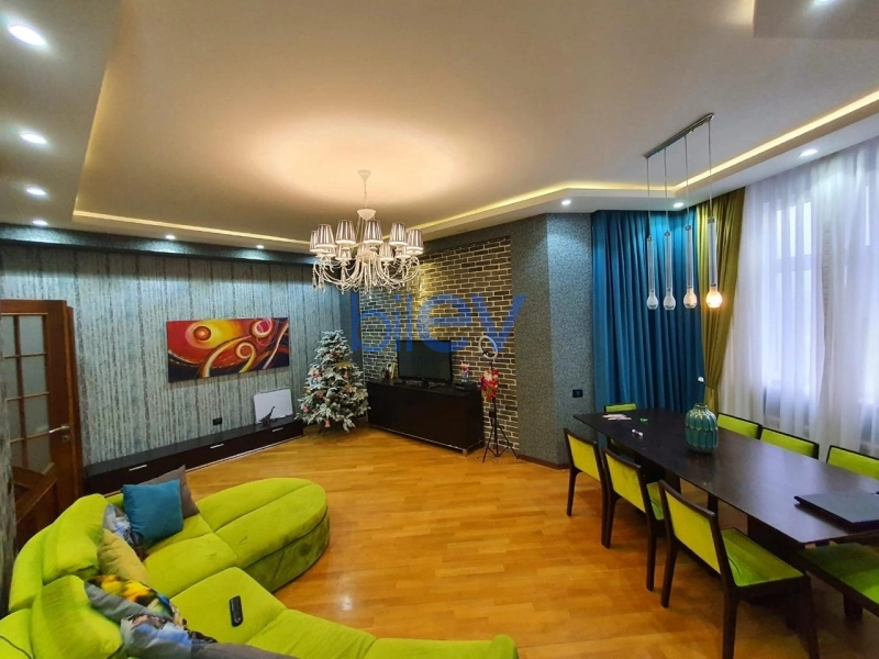 Aylıq Kirayə 3 otaqlı Yeni Tikili bina evi  130m², Bakı