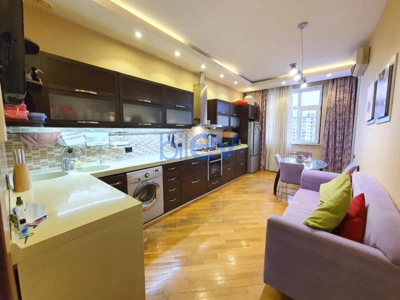 Aylıq Kirayə 3 otaqlı Yeni Tikili bina evi  130m², Bakı