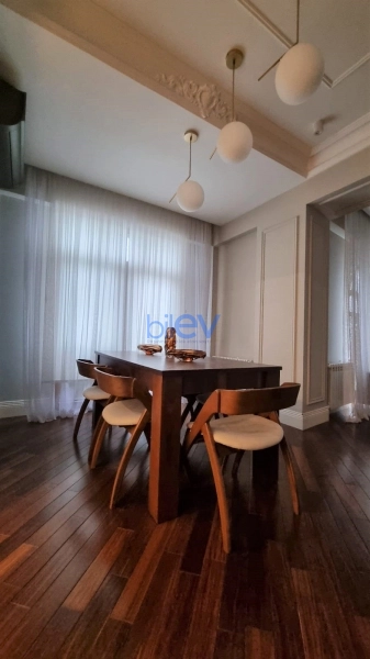 Aylıq Kirayə 4 otaqlı Yeni Tikili bina evi  195m², Bakı