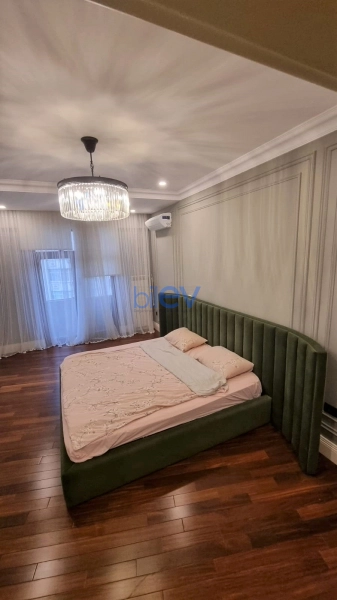 Aylıq Kirayə 4 otaqlı Yeni Tikili bina evi  195m², Bakı