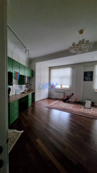 Aylıq Kirayə 4 otaqlı Yeni Tikili bina evi  195m², Bakı