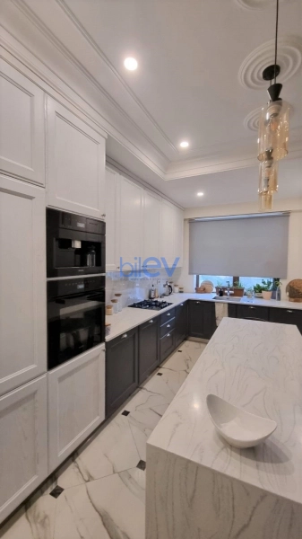 Aylıq Kirayə 4 otaqlı Yeni Tikili bina evi  195m², Bakı