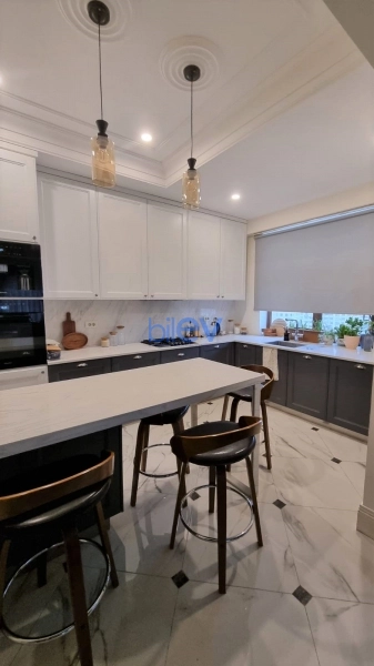 Aylıq Kirayə 4 otaqlı Yeni Tikili bina evi  195m², Bakı