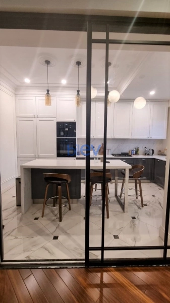 Aylıq Kirayə 4 otaqlı Yeni Tikili bina evi  195m², Bakı