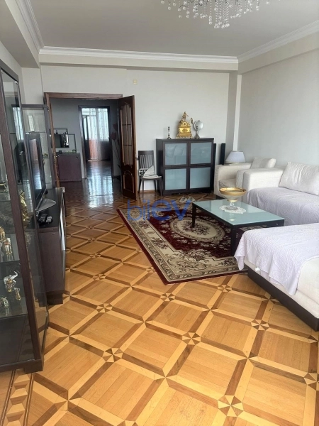 Aylıq Kirayə 3 otaqlı Yeni Tikili bina evi  168m², Bakı