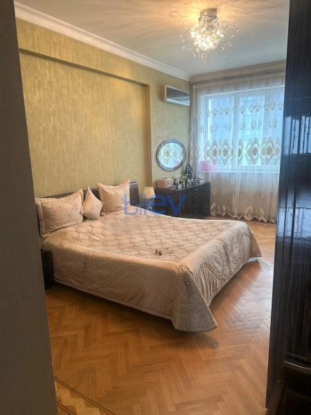 Aylıq Kirayə 3 otaqlı Yeni Tikili bina evi  168m², Bakı