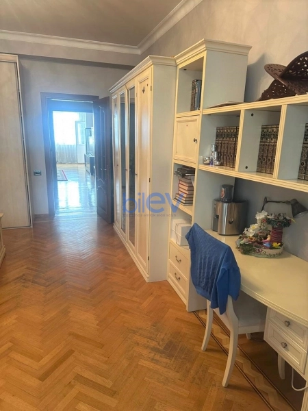 Aylıq Kirayə 3 otaqlı Yeni Tikili bina evi  168m², Bakı